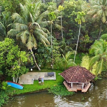Sunsets And Palm Trees Bed & Breakfast Alappuzha Eksteriør bilde